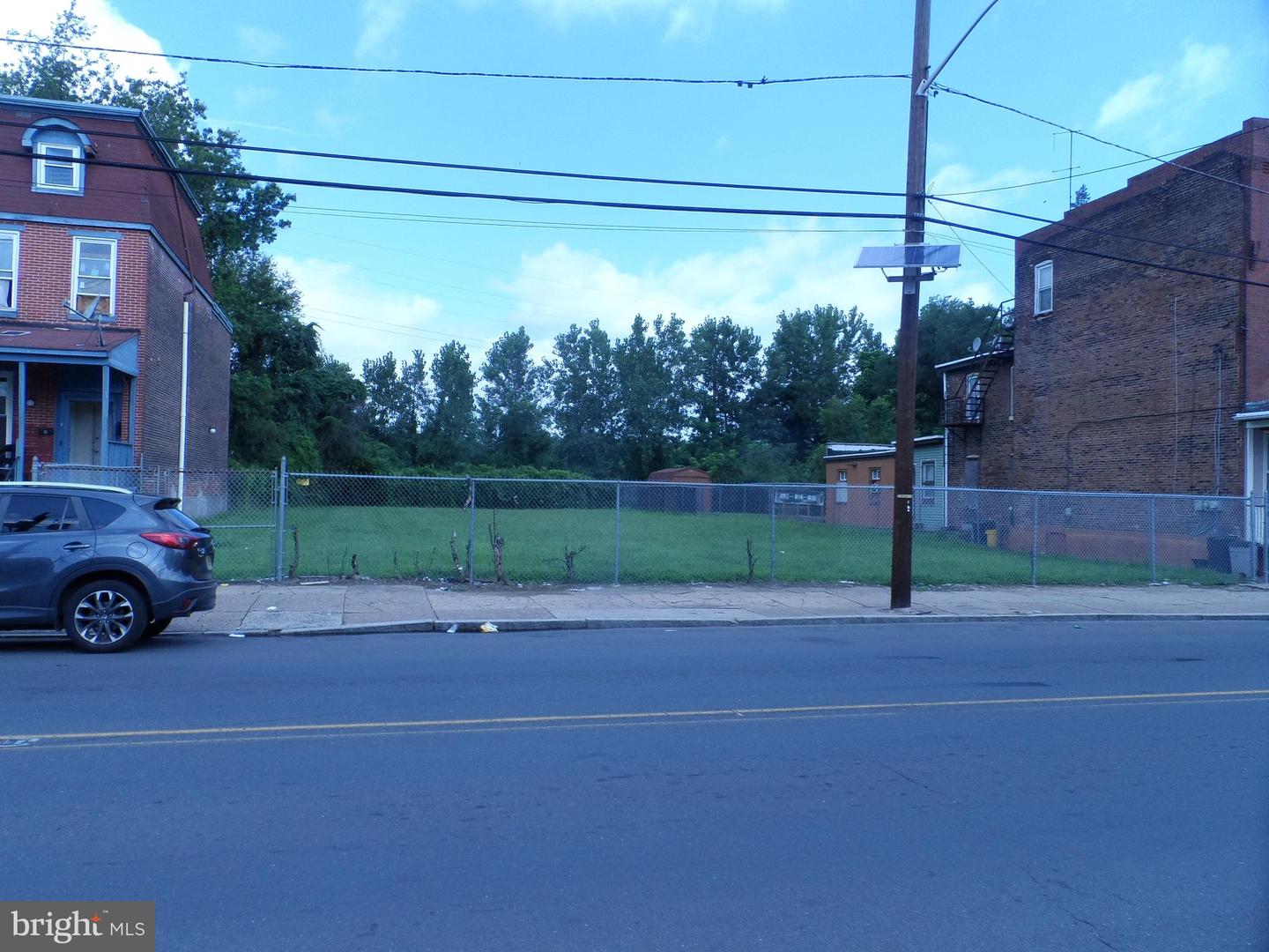 812 E State St Property Photo 1