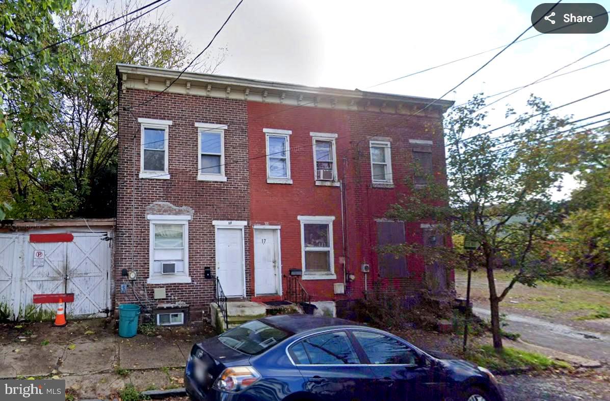17 Furman St Property Photo 1