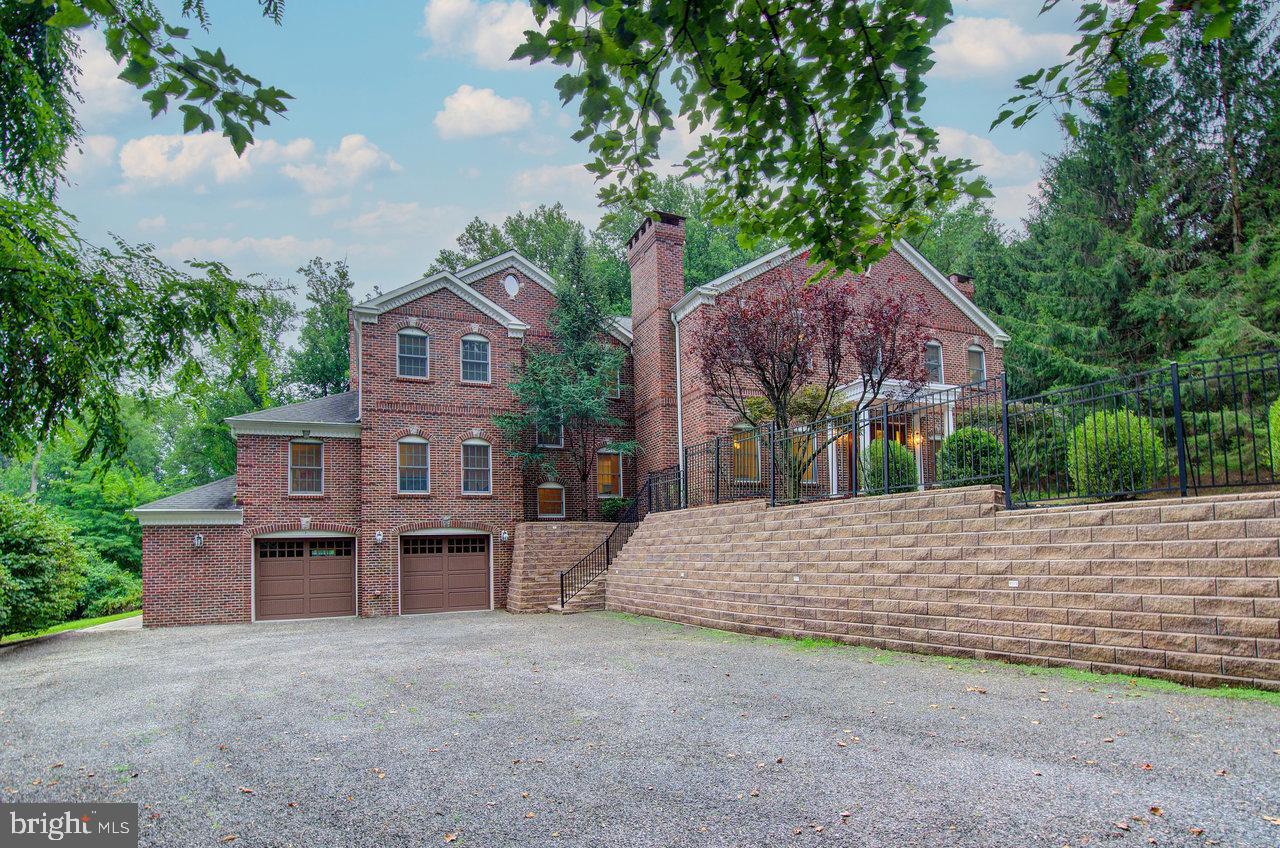 633 State Rd Property Photo 1