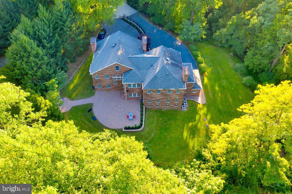 633 State Rd Property Photo 2