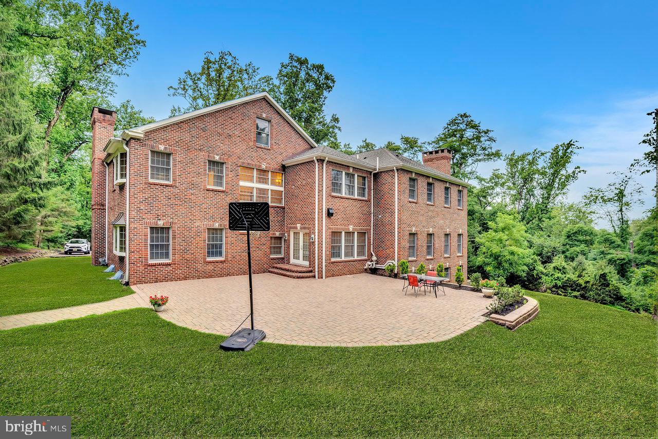 633 State Rd Property Photo 4