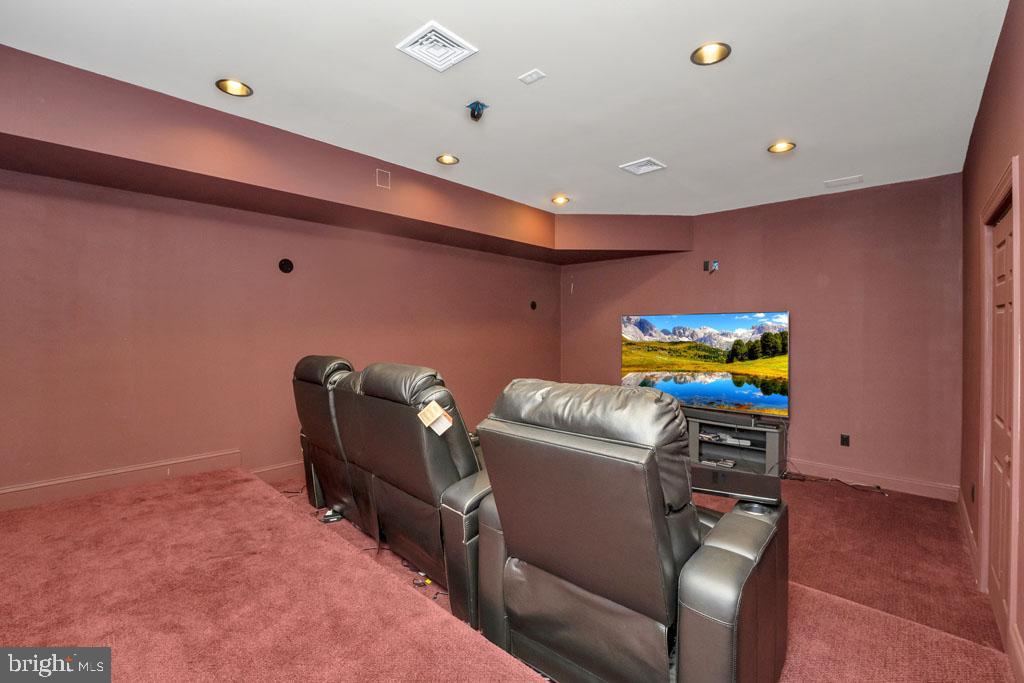 633 State Rd Property Photo 40