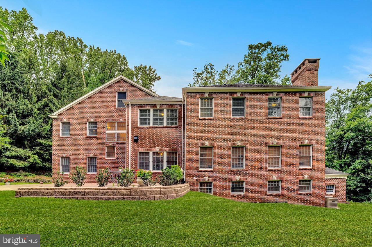 633 State Rd Property Photo 43