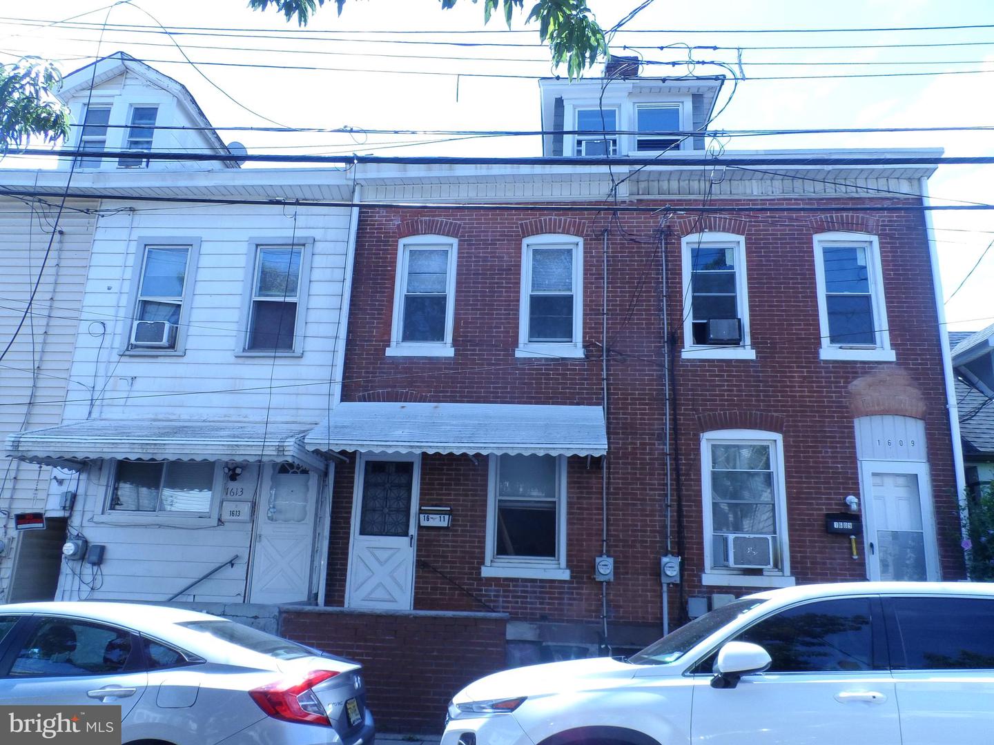 1611 CHESTNUT AVE