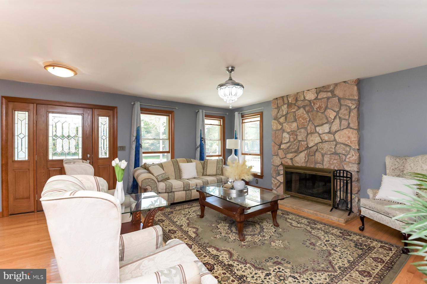 467 Gordon Property Photo 4