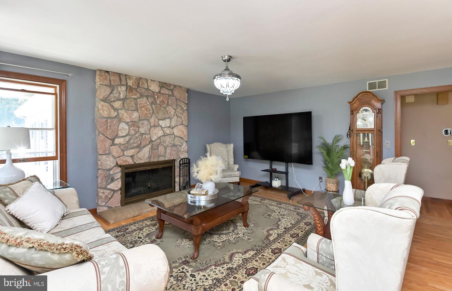 467 Gordon Property Photo 6