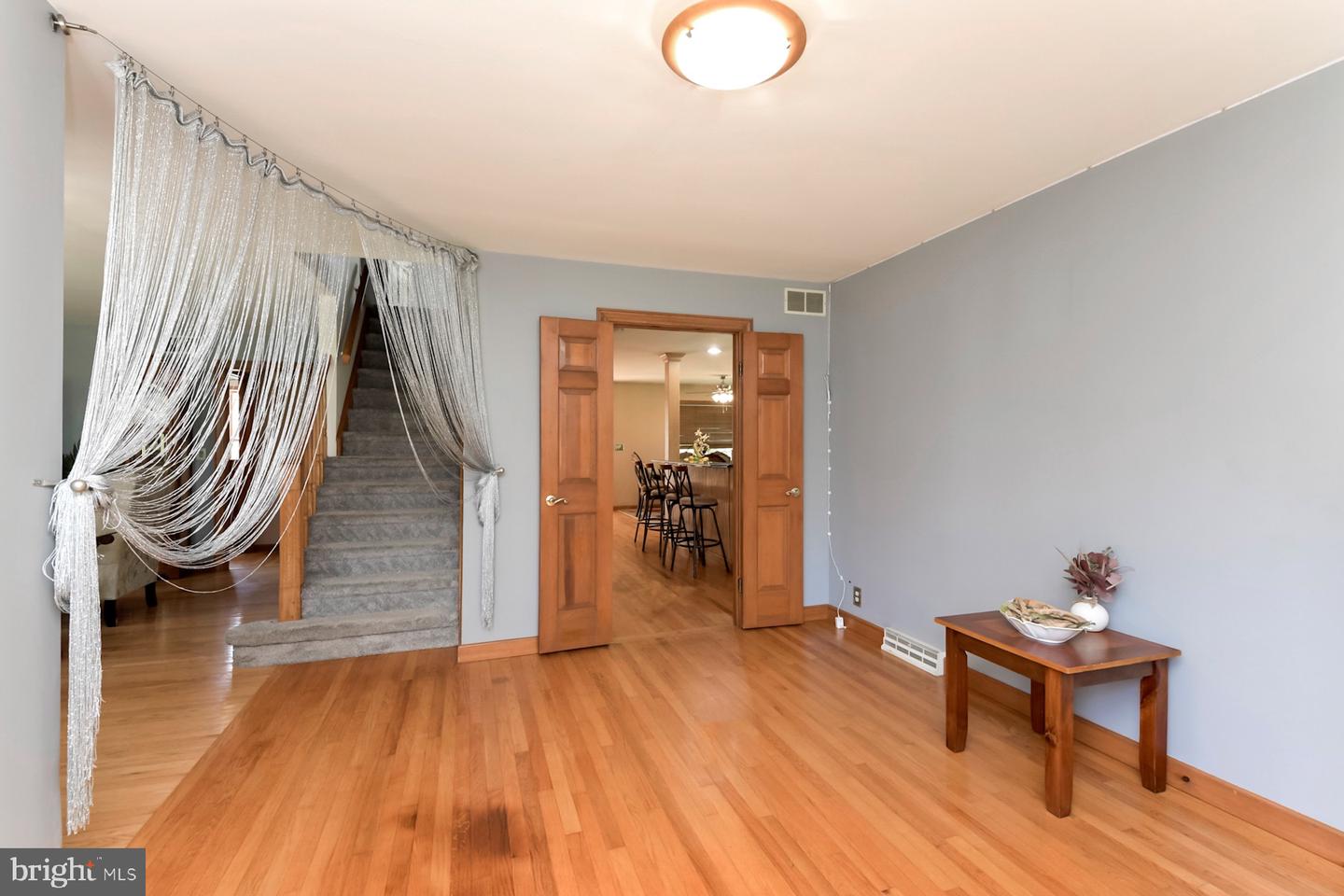 467 Gordon Property Photo 7