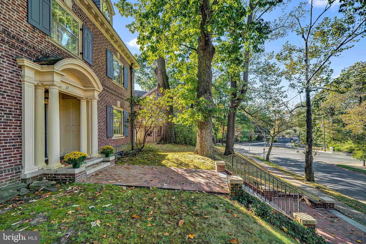 27 Whittier Ave Property Photo 2