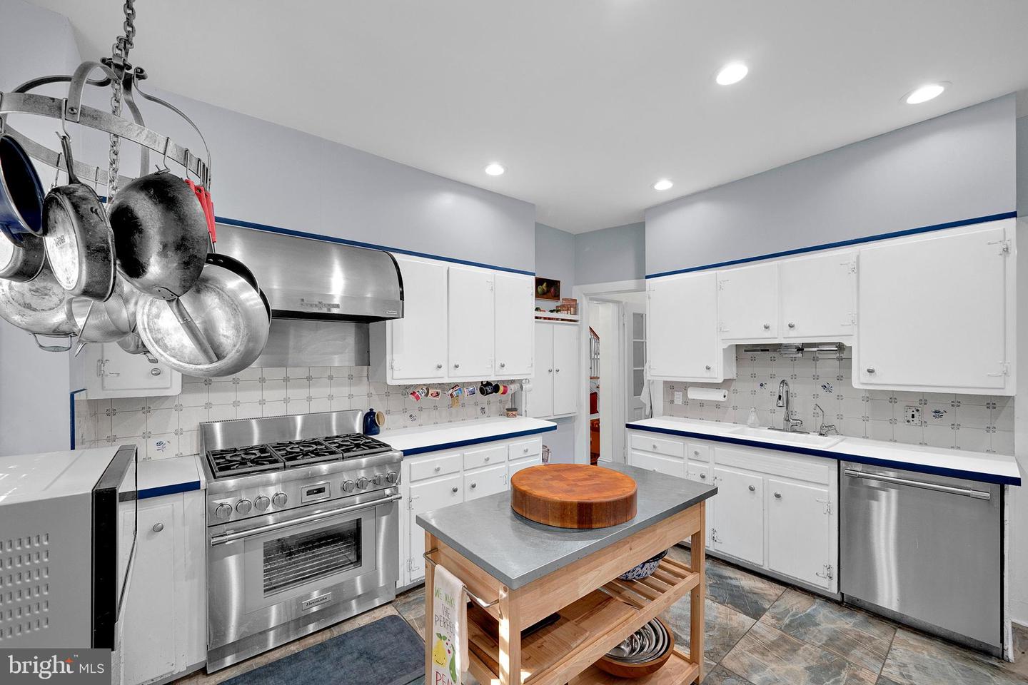 27 Whittier Ave Property Photo 18