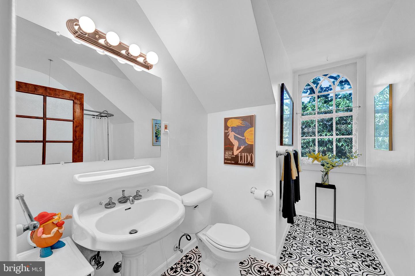 27 Whittier Ave Property Photo 40