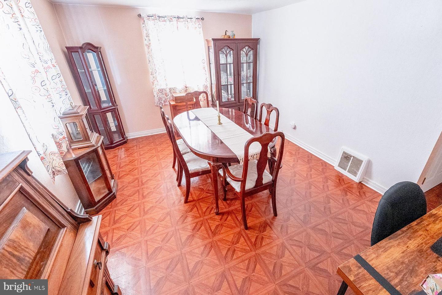 33 Stratford Avenue Property Photo 4