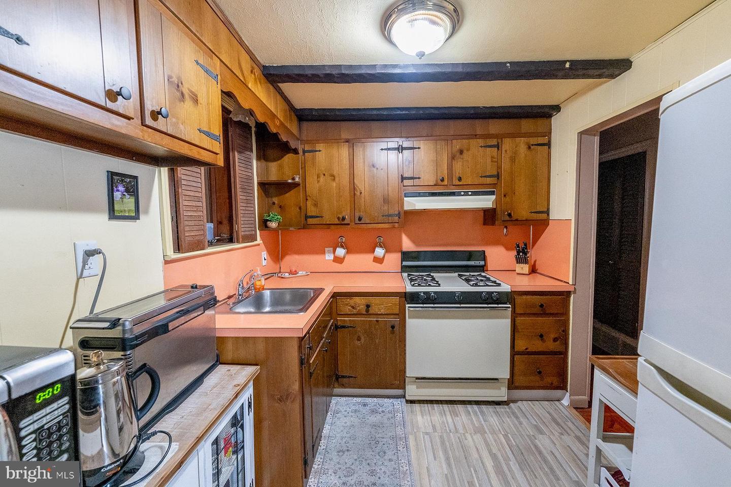 33 Stratford Avenue Property Photo 6