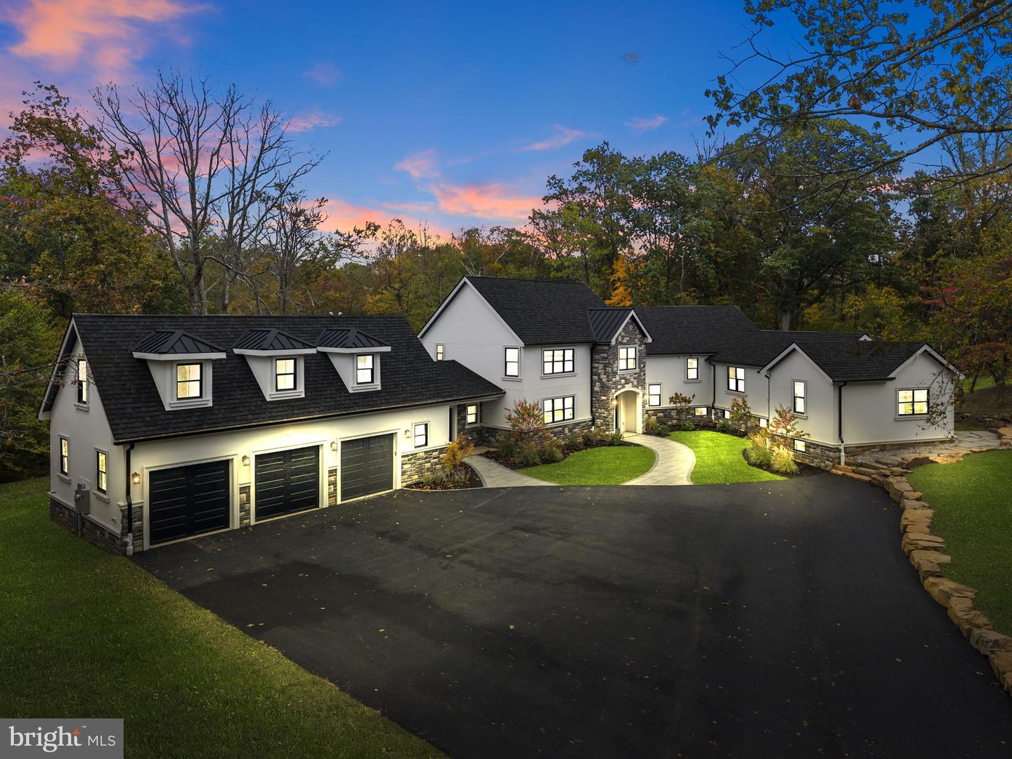 1107 Great Rd Property Photo 1