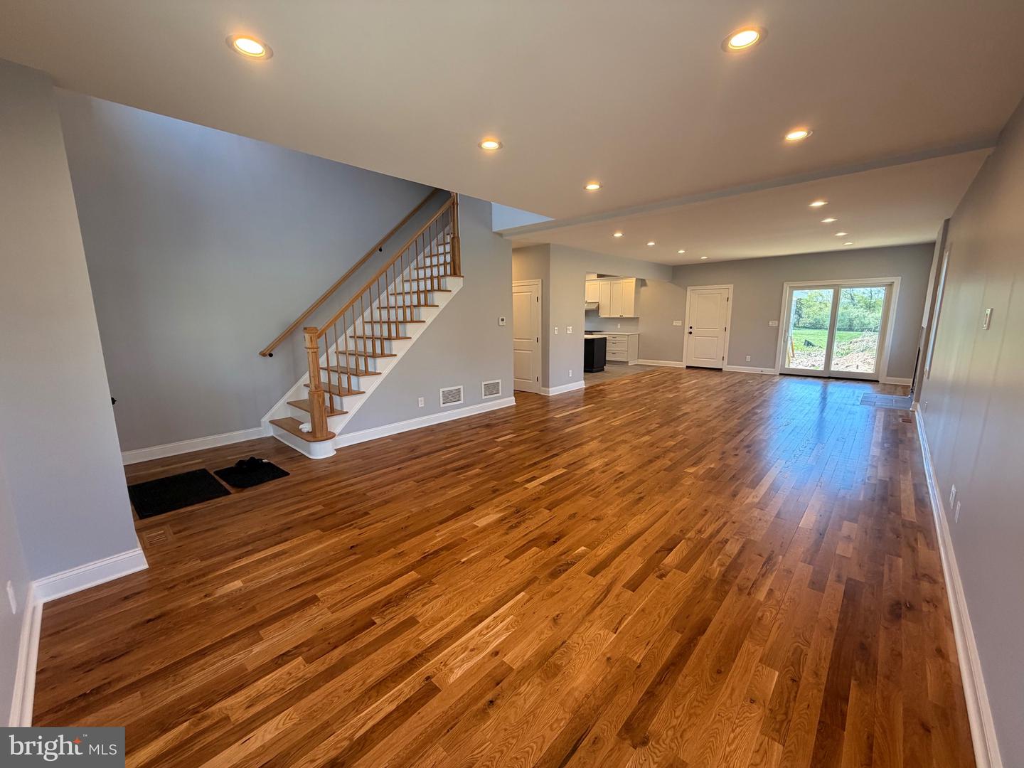 212 Ingleside Ave Property Photo 2