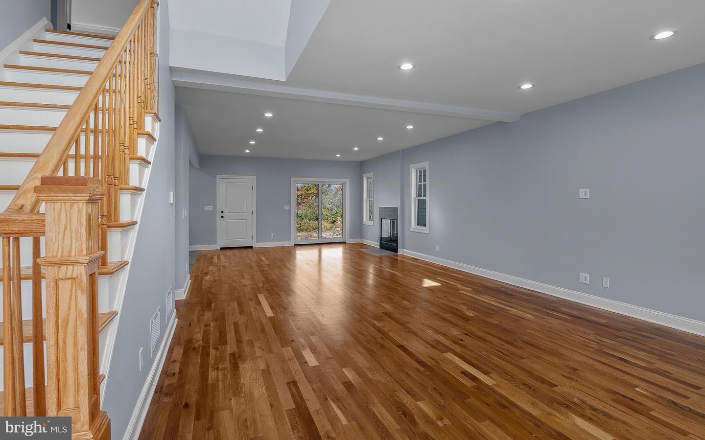 212 Ingleside Ave Property Photo 3