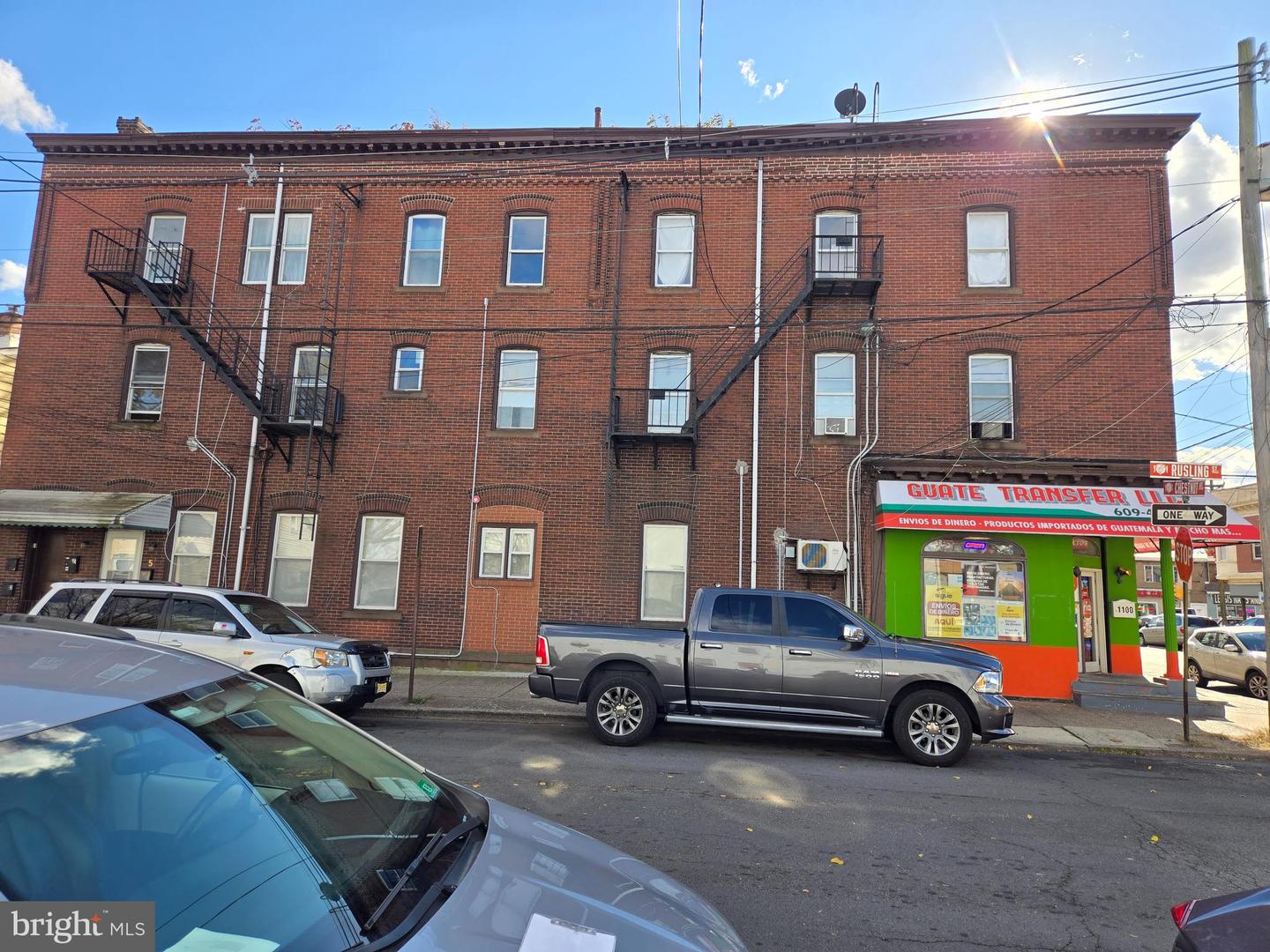 1100 Chestnut Ave Property Photo 1