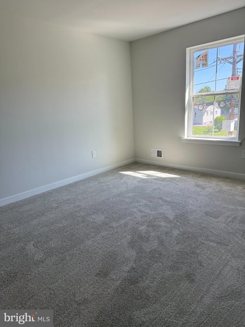 11 Hempstead Rd Property Photo 12