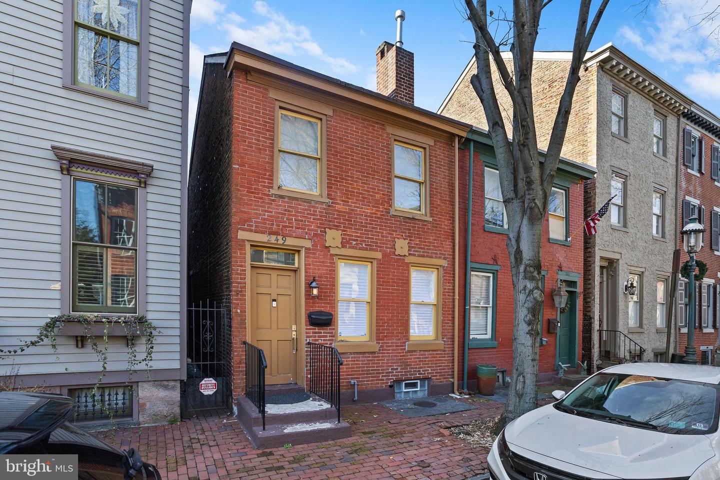 249 Mercer St Property Photo 1