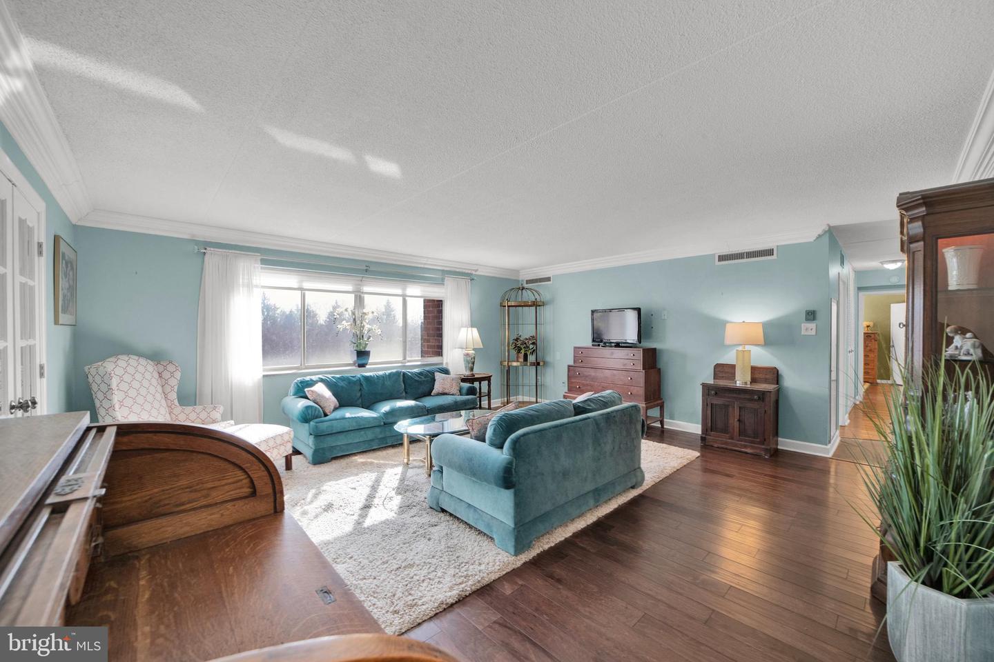 860 Lower Ferry Rd #5p Property Photo 1