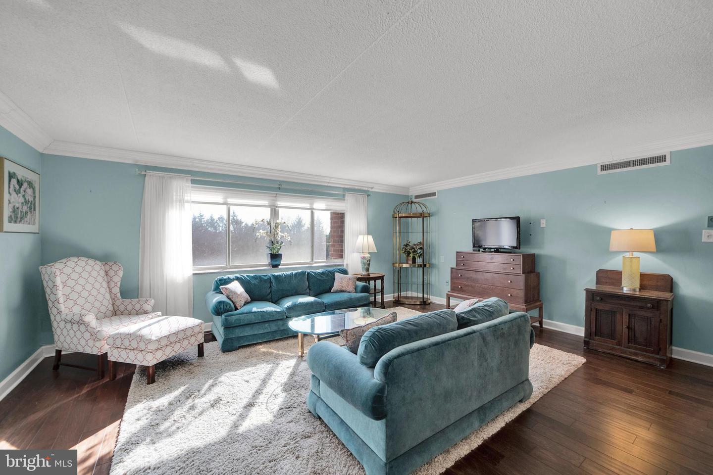 860 Lower Ferry Rd #5p Property Photo 3