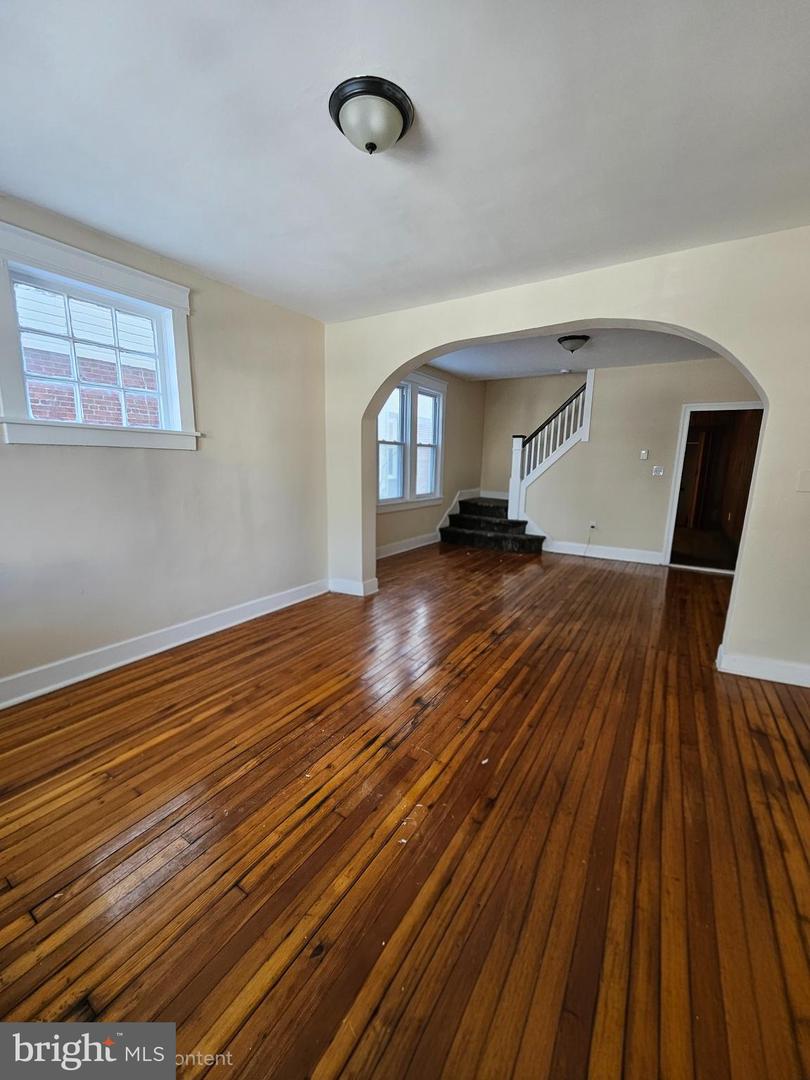 219 Woodlawn Ave Property Photo 2