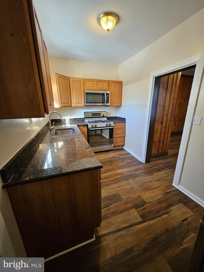 219 Woodlawn Ave Property Photo 4