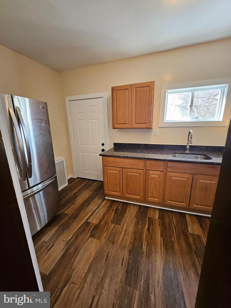 219 Woodlawn Ave Property Photo 5