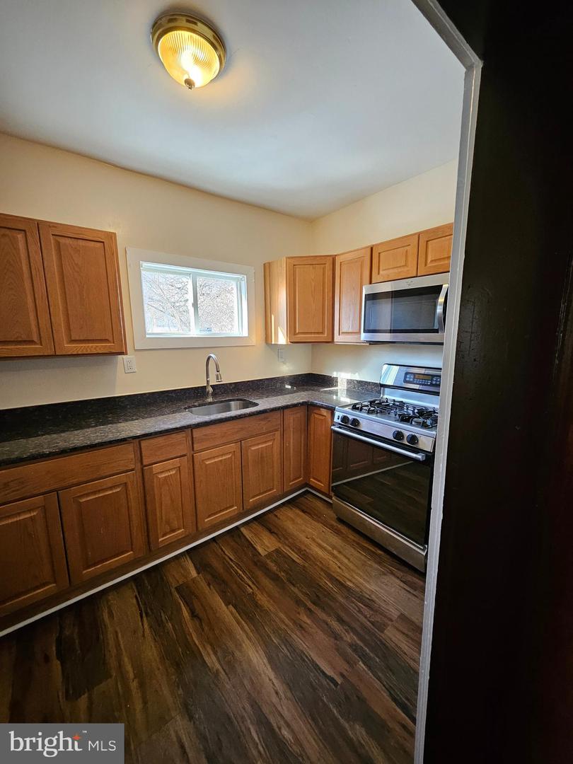 219 Woodlawn Ave Property Photo 6