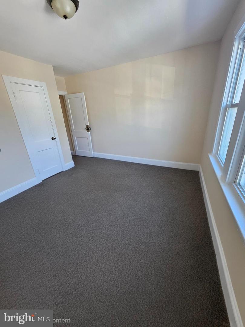 219 Woodlawn Ave Property Photo 7