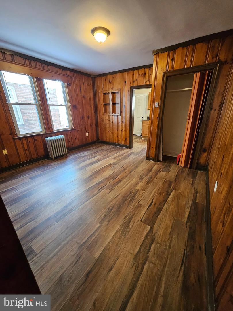 219 Woodlawn Ave Property Photo 8