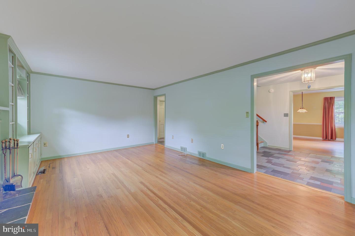 19 Farm Rd Property Photo 8