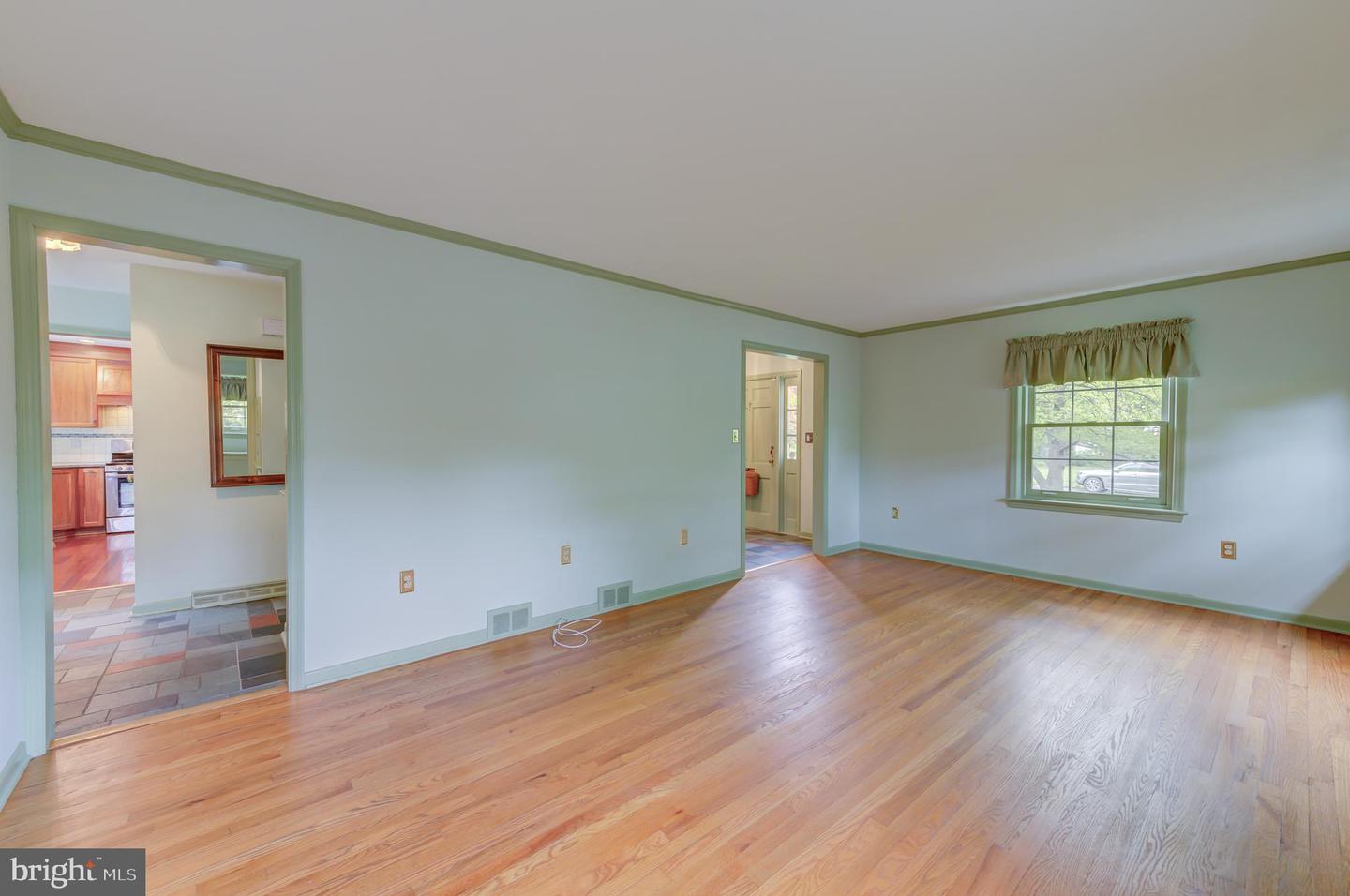 19 Farm Rd Property Photo 9