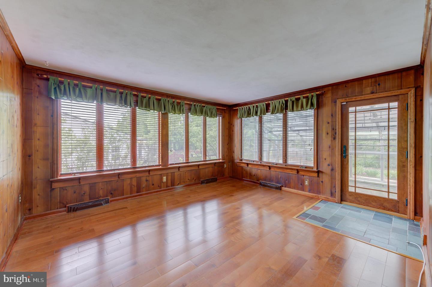 19 Farm Rd Property Photo 15