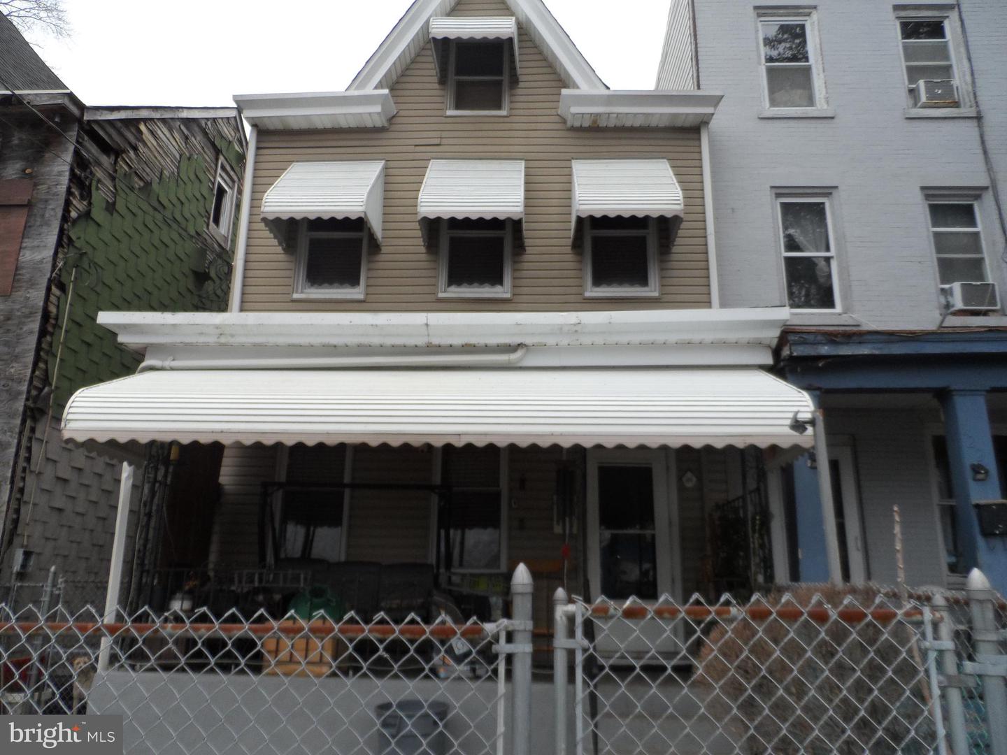 1224 E State St Property Photo 1