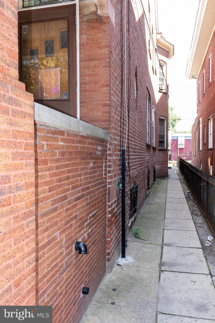 984 S Broad St Property Photo 9