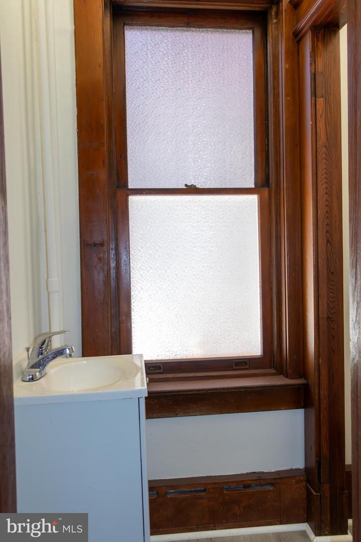 984 S Broad St Property Photo 23