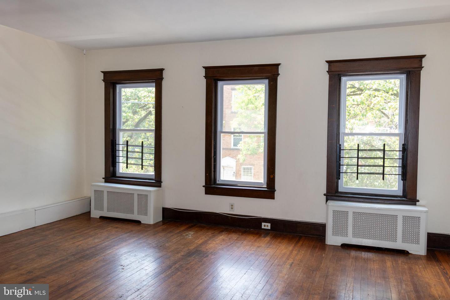 984 S Broad St Property Photo 27