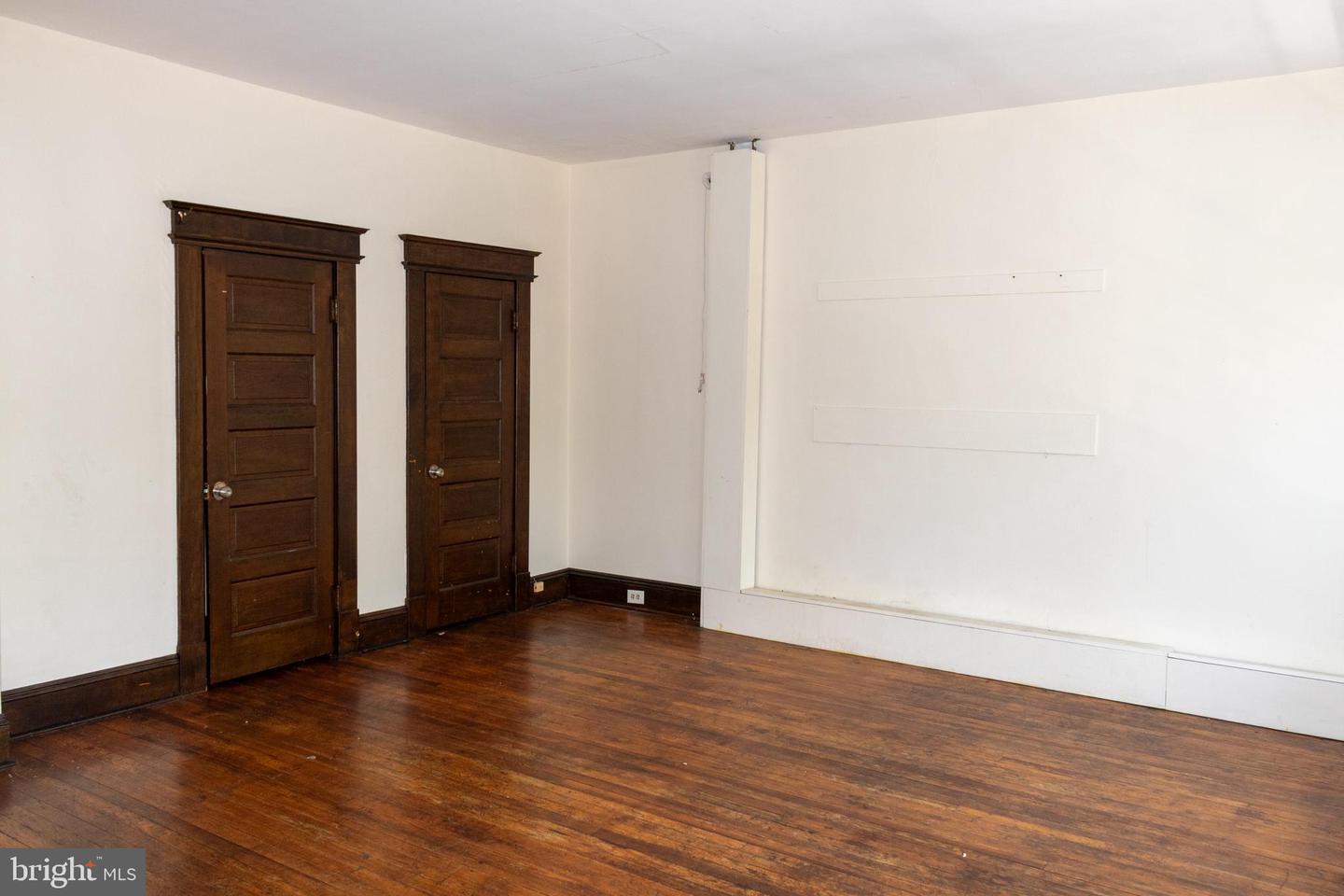 984 S Broad St Property Photo 28