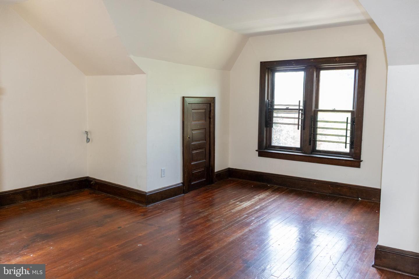 984 S Broad St Property Photo 32