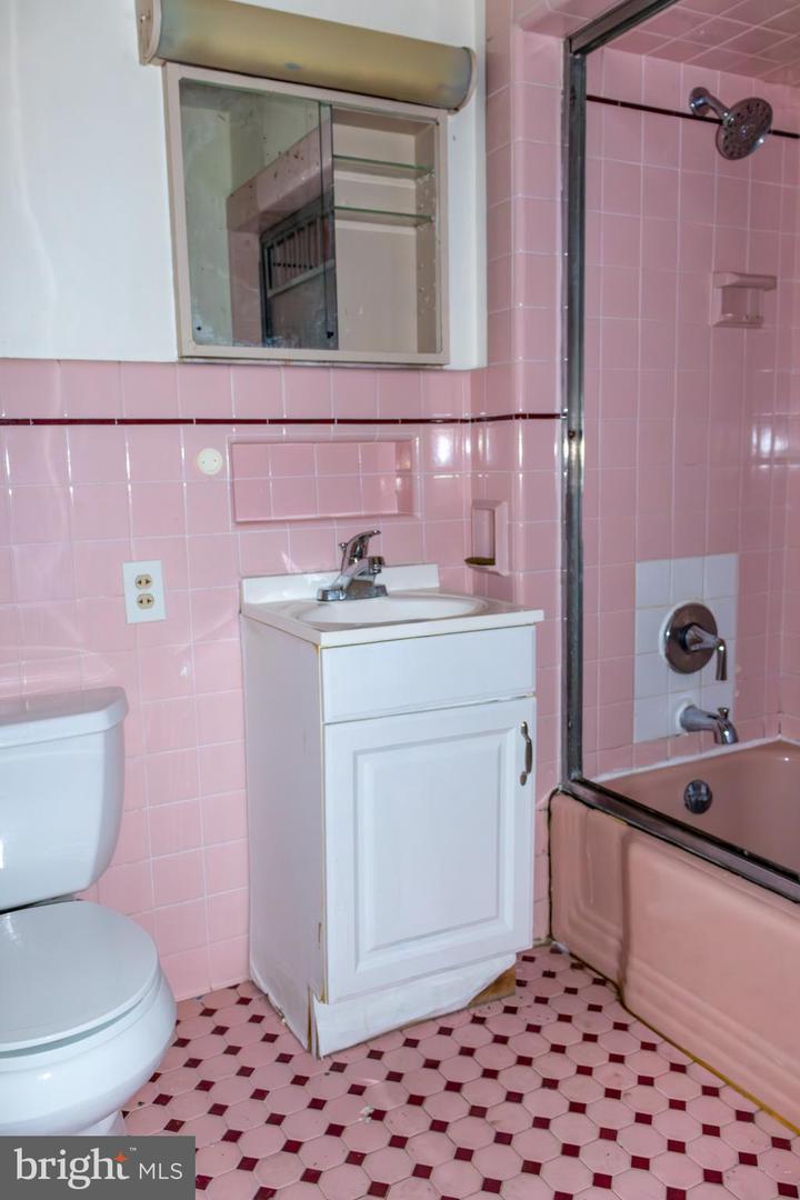984 S Broad St Property Photo 43