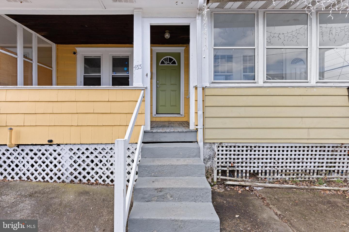 433 S Logan Ave Property Photo 4