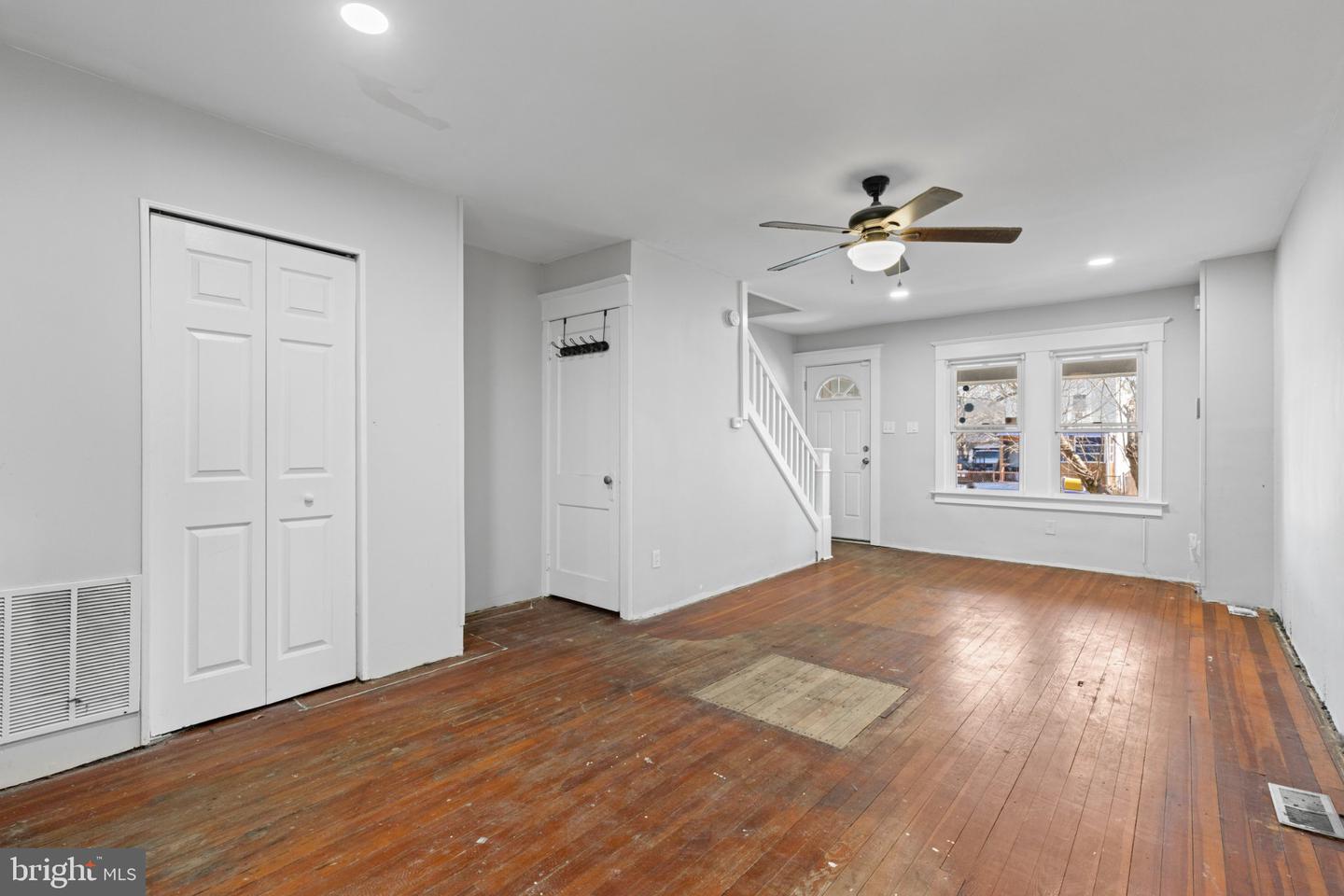 433 S Logan Ave Property Photo 12