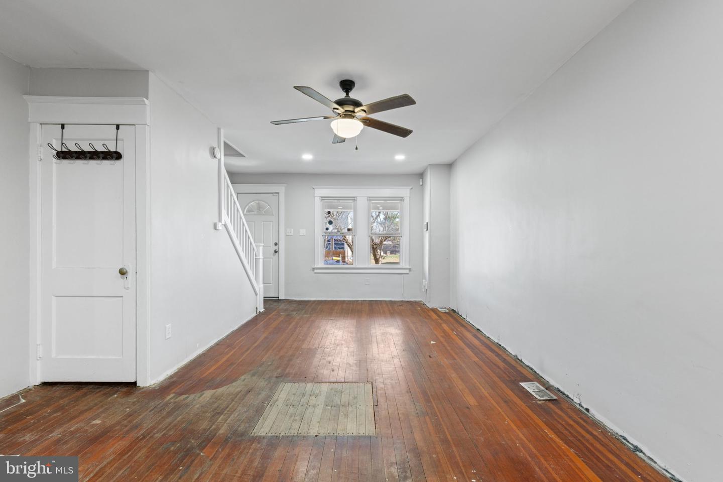 433 S Logan Ave Property Photo 13