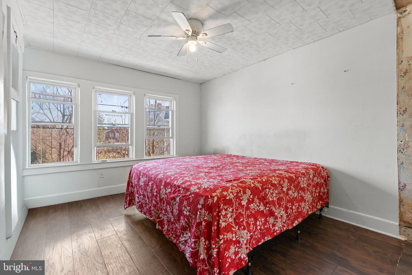 433 S Logan Ave Property Photo 18