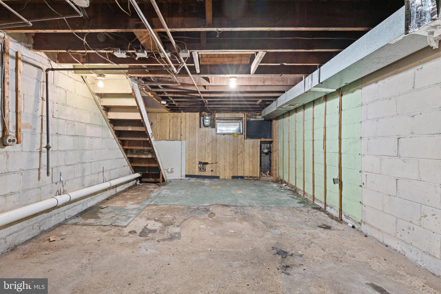 433 S Logan Ave Property Photo 22