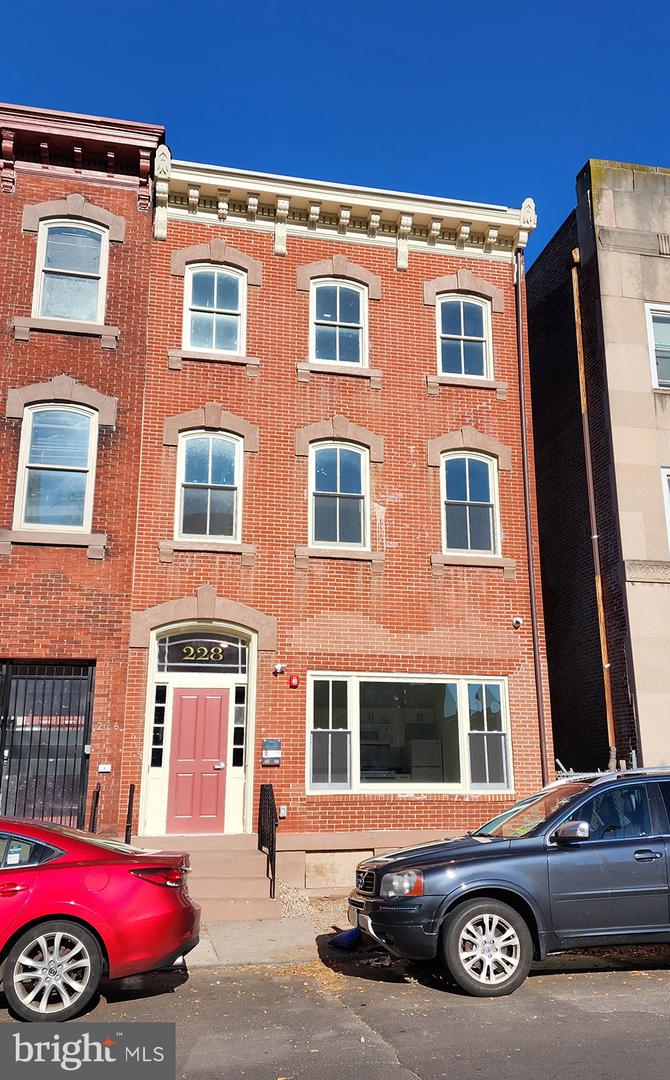 228 E HANOVER ST Property Photo 1