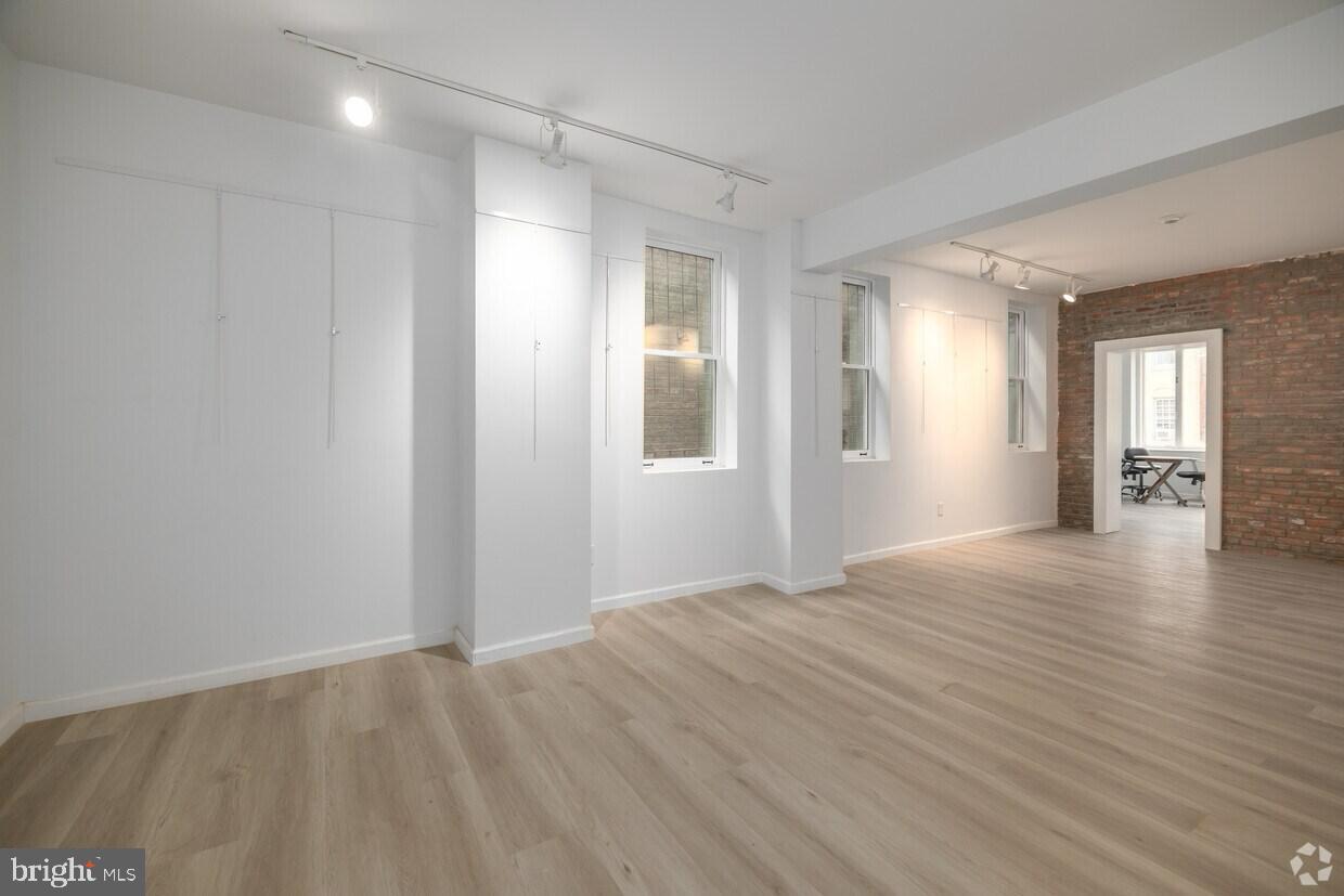 219 E Hanover #202 Property Photo 7