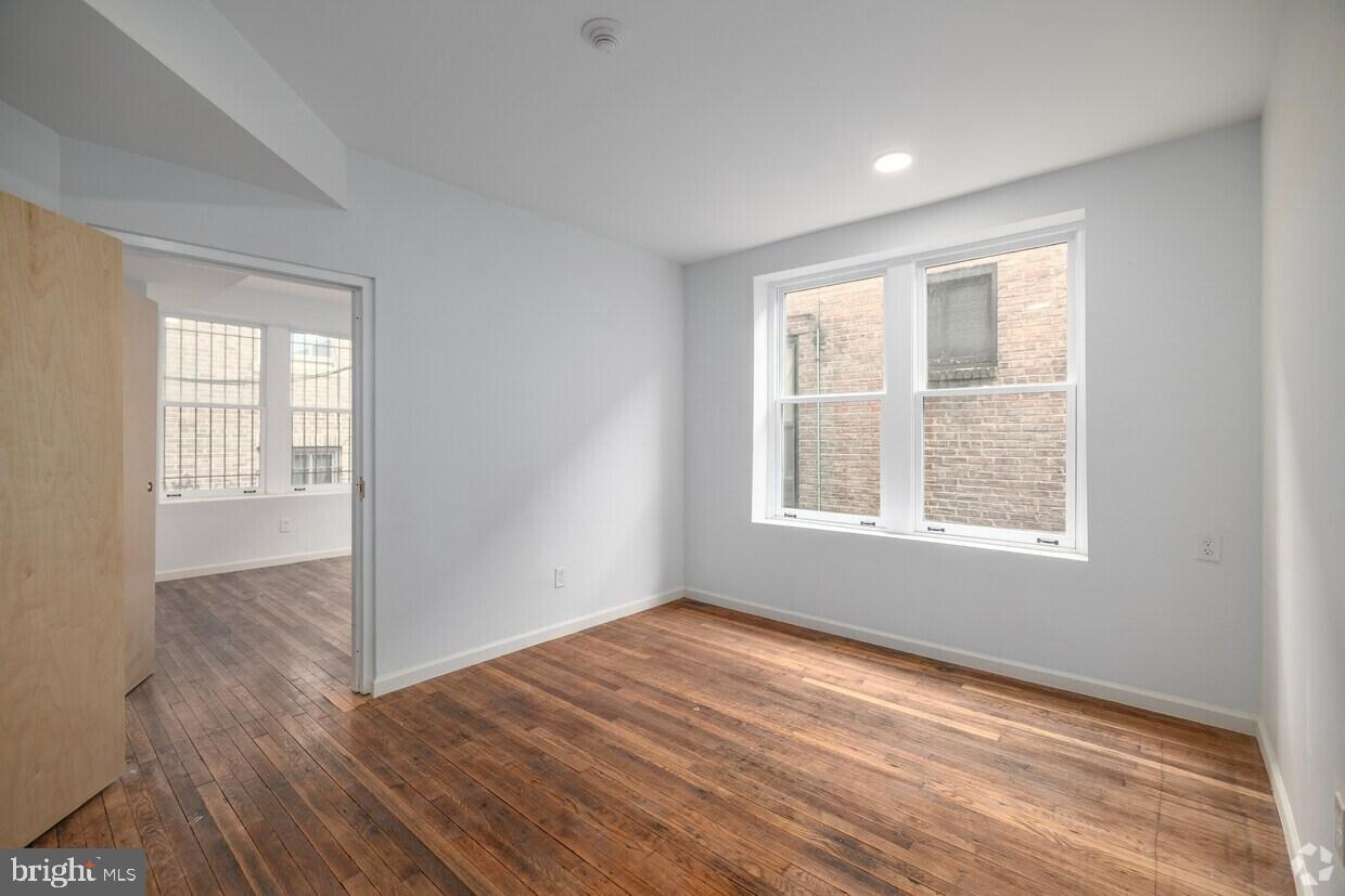 219 E Hanover #202 Property Photo 10