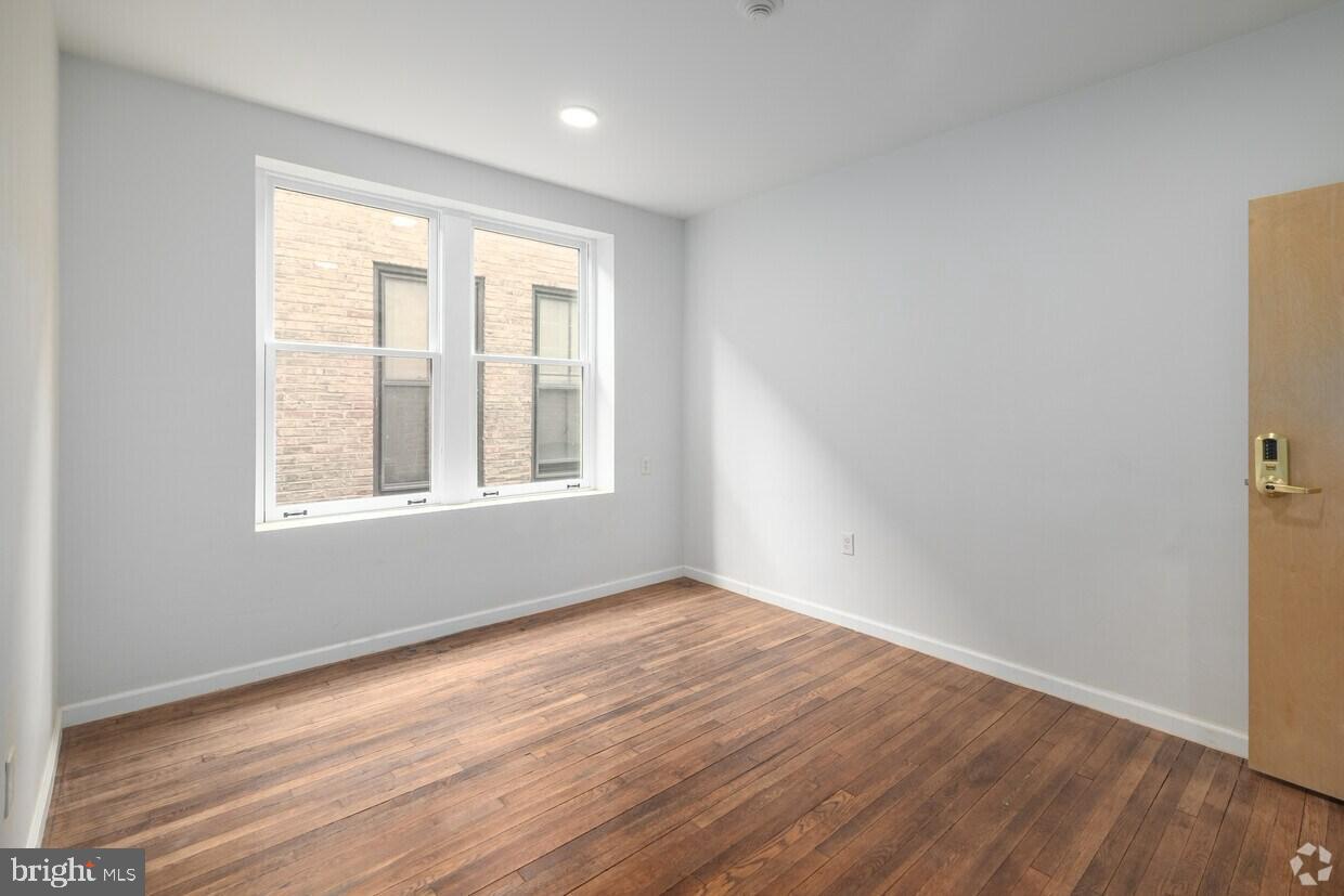 219 E Hanover #202 Property Photo 11
