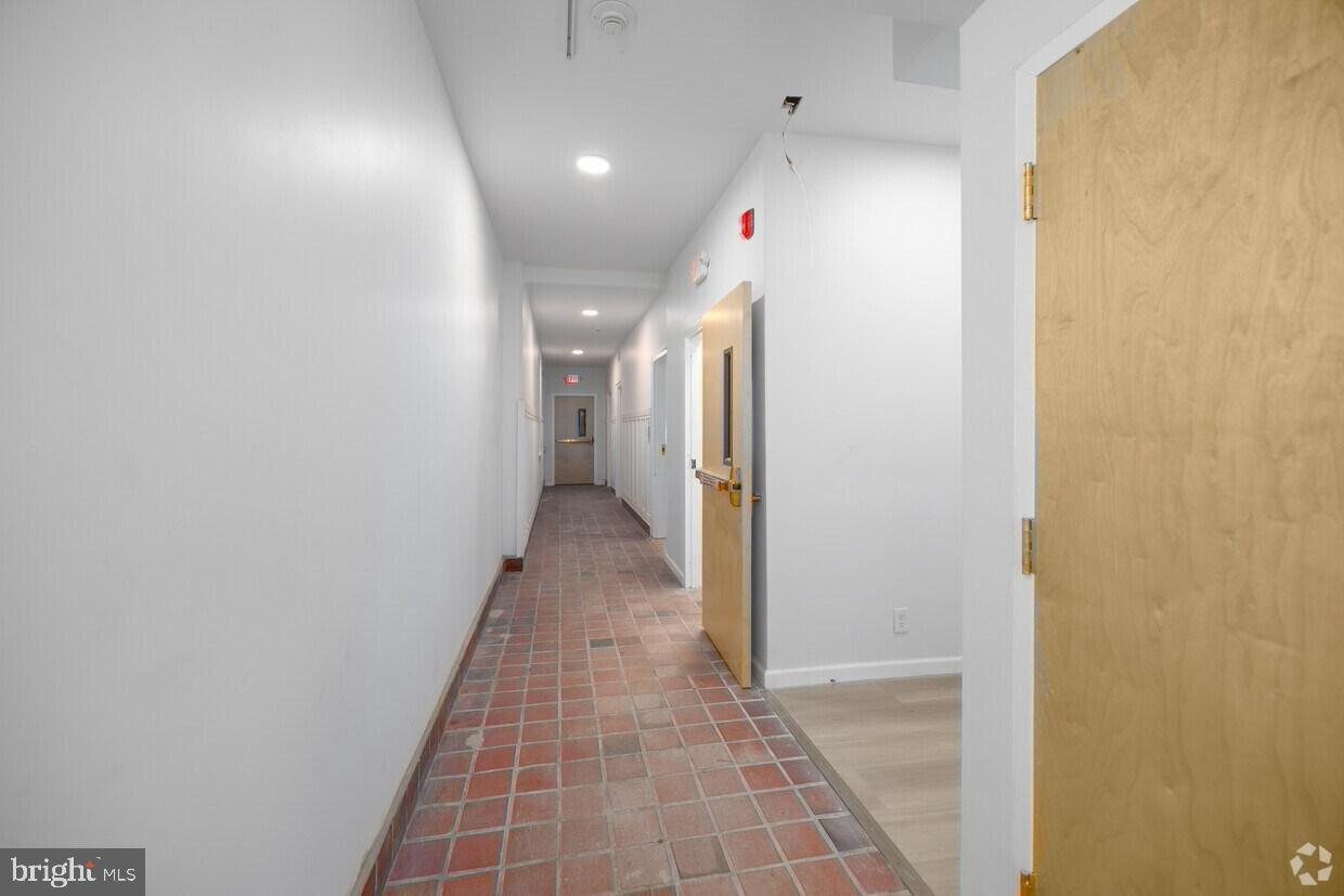 219 E Hanover #202 Property Photo 12